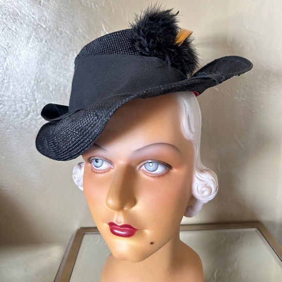 EYE-CATCHING 194Os\' BLACK STRAW FEDORA + WIDE BAND & YELLOW/BLACK FEATHERS